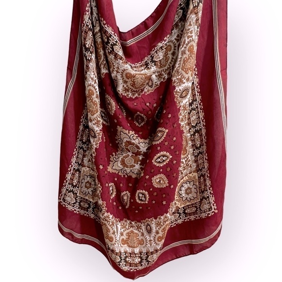 ⭐️2 for 20$⭐️ Square burgundy scarf - Picture 2 of 3